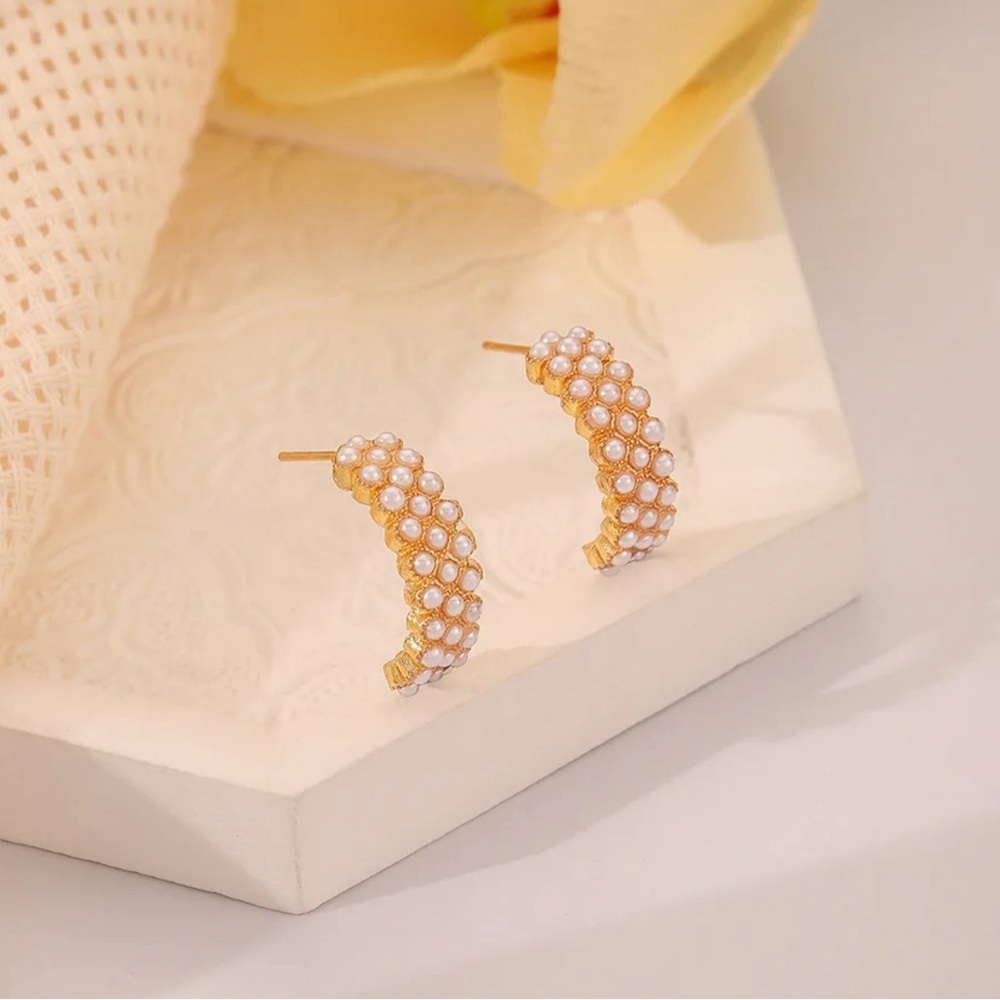 Target Round Pearl Hoop - Picture 4 of 9